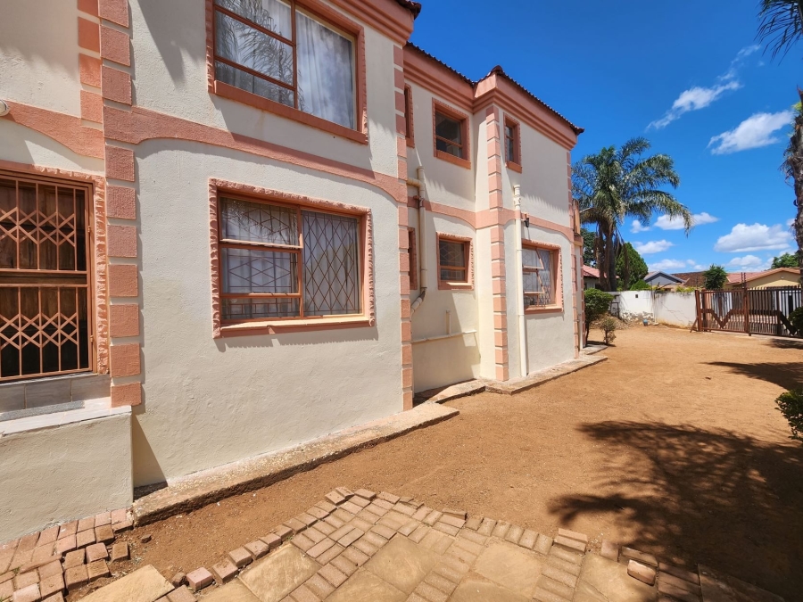 6 Bedroom Property for Sale in Flora Park Northern Cape